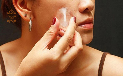 Làm xẹp mụn bọc bằng cách chườm đá an toàn