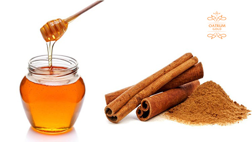 Mật ong trộn bột quế giúp trị mụn bọc ẩn