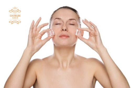  Dùng lá lạnh chườm lên mụn bọc giúp giảm sưng đau hiệu quả.