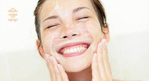  Dùng mặt nạ từ nguyên liệu thiên nhiên để hỗ trợ điều trị mụn đầu đen và se lỗ chân lông.