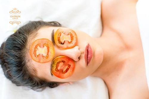Mặt nạ trị mụn bọc từ cà chua làm sáng và mịn da 