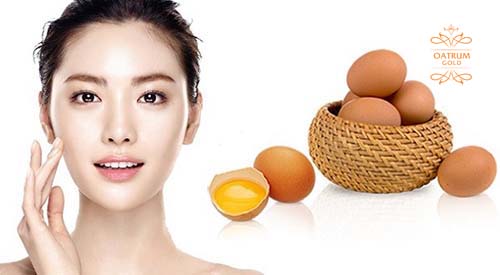  Lòng trắng trứng gà giúp làm giảm vết thâm trên da và se khít lỗ chân lông rất tốt.