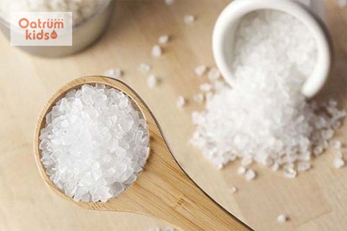 Chữa mồ hôi tay chân ở trẻ hiệu quả với muối