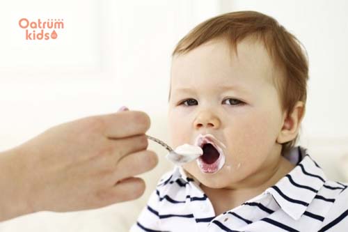  Chỉ nên sử dụng sữa chua cho bé từ 7 tháng tuổi trở lên.