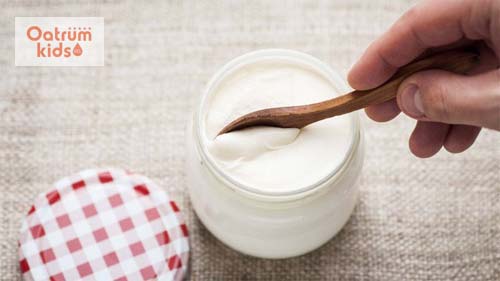  Mẹ hãy tự làm sữa chua cho bé ăn giúp đảm bảo an toàn tối đa.