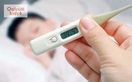  Trong giai đoạn đầu mắc bệnh trẻ thường có biểu hiện sốt cao