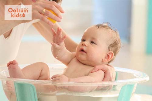 Dùng dầu tràm để pha nước tắm cho trẻ