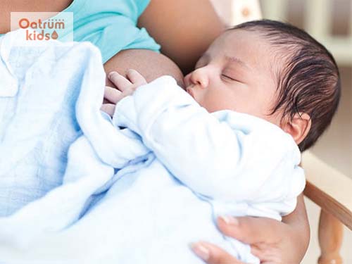 Sữa mẹ là nguồn cung cấp chất kẽm tốt nhất cho trẻ sơ sinh.