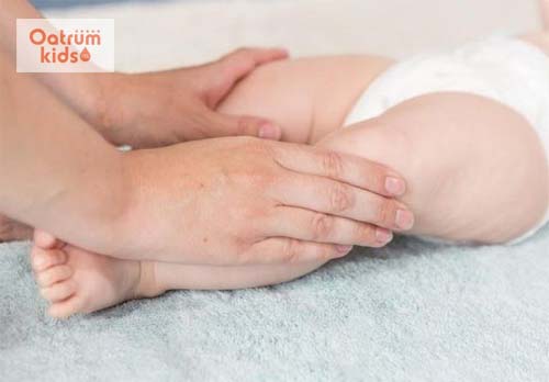  Dùng một số phương pháp vật lý trị liệu để điều trị cho bé