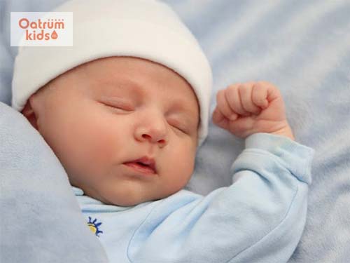  Tắm nắng 5-10 phút mỗi ngày giúp trẻ sơ sinh ngủ ngon.