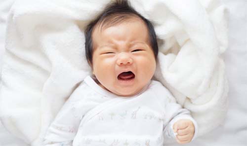  Thiếu kẽm và canxi cũng khiến bé ngủ không sâu giấc.