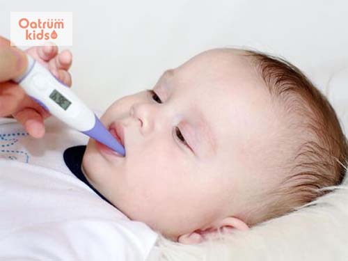  Sốt là triệu chứng thường gặp khi trẻ mọc răng.