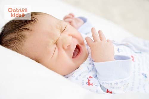  Ngạt mũi về đêm khiến trẻ khó chịu, quấy khóc