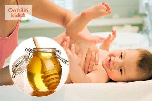  Dùng mật ong thụt hậu môn cho bé sẽ giúp đẩy phân ra ngoài dễ dàng hơn.