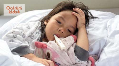  Trẻ sốt cao > 39 độ không có phản ứng với thuốc hạ sốt cần đưa trẻ đến bệnh viện
