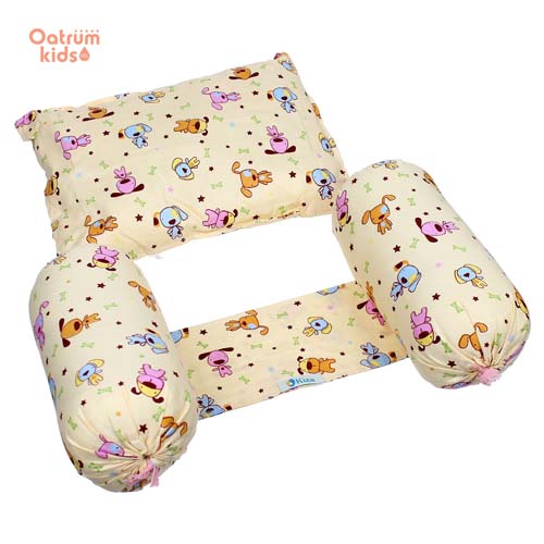 Gối chặn là 1 trong các món đồ sơ sinh được nhiều bà mẹ sắm sửa cho con.