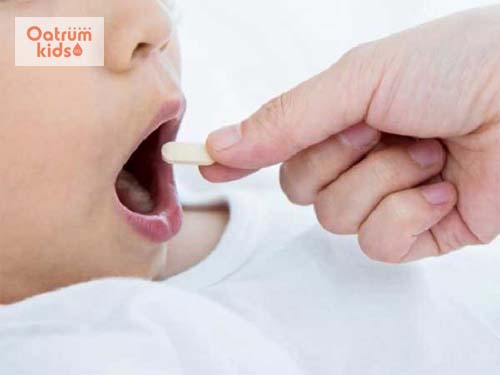 Tham khảo ý kiến của bác sỹ trước khi tẩy giun cho trẻ dưới 2 tuổi.