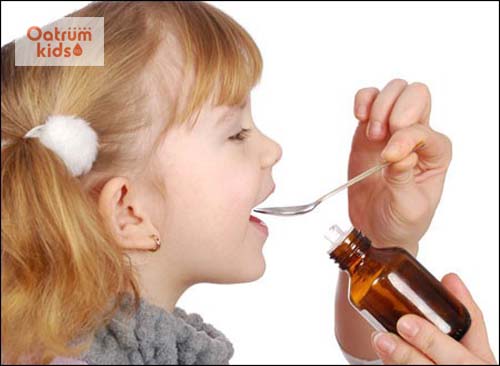  Cho trẻ uống thuốc giảm đau và hạ sốt để điều trị triệu chứng