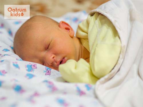  Trẻ bị vàng da thì nước tiểu cũng có màu vàng