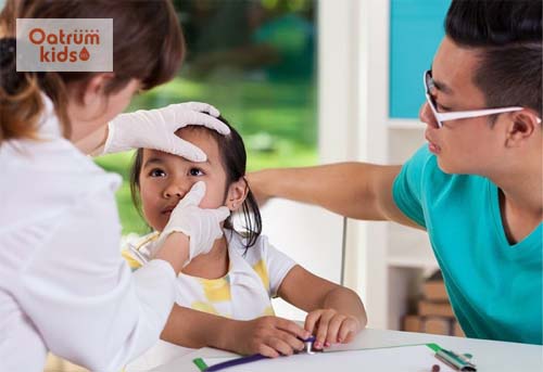  Cha mẹ nên cho con đi khám thường xuyên để kiểm tra sức khỏe của mắt
