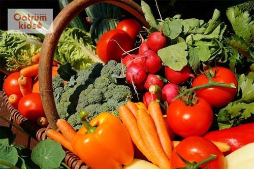  Rau xanh, rong biển và hoa quả có màu đỏ rất tốt cho mắt