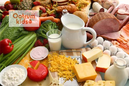  Trẻ bị viêm phổi nên ăn nhiều trái cây, rau củ quả để bệnh mau khỏi.