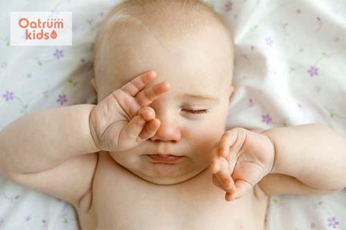  Trẻ sơ sinh bị đau mắt đỏ chủ yếu là do virut gây ra.