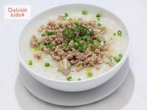 Thức ăn lỏng sẽ giúp trẻ dễ nuốt và dễ tiêu hóa