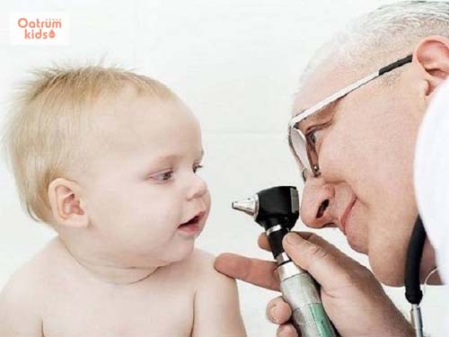 Cho trẻ đi khám định kỳ để phòng ngừa các bệnh về mắt