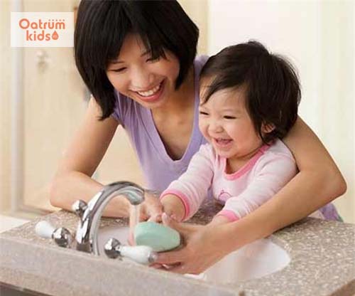  Rửa tay thường xuyên bằng xà phòng sát khuẩn thường xuyên