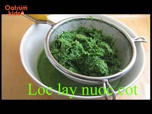 Kiên trì tắm lá kinh giới sẽ giúp trẻ hết chàm sữa