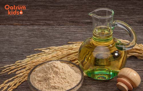 Dầu cám gạo trị chàm sữa cho trẻ - Massage cho trẻ bằng dầu cám gạo giúp cải thiện chàm sữa 