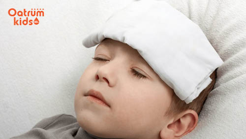 Trẻ sốt cao cần đưa ngay đến cơ sở y tế