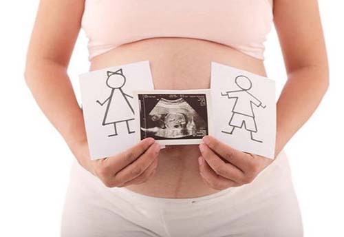 Xét nghiệm AND và chọc ối giúp mẹ chẩn đoán giới tính thai sớm nhất.