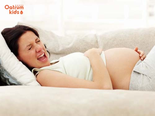 Đau bụng chuyển dạ do tử cung co thắt để đẩy thai nhi ra ngoài.