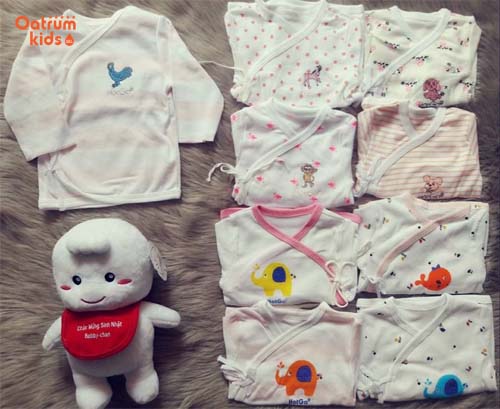  Chọn đồ sơ sinh cho bé: Kiểu dáng đơn giản, tiện dụng