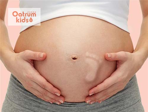  Thai đạp gần cửa mình có thể do bé quá năng động hoặc mẹ ăn no.