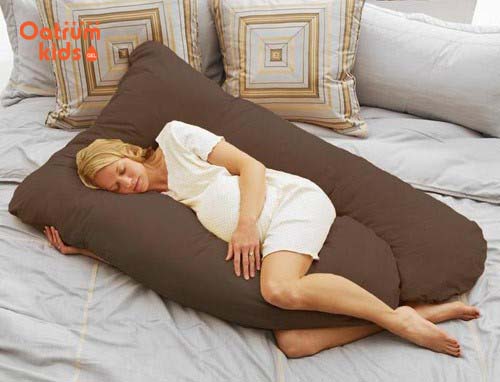 Mẹ bầu nên ngủ nghiêng sang trái để lưu thông máu tốt hơn.