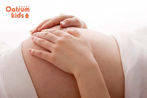  Trước sinh 1 tuần mẹ hay đau lưng nhiều và sưng vùng kín.