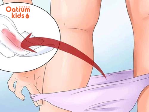 Ra máu báo sắp sinh là do dịch nhày ở cổ tử cung thoát ra.