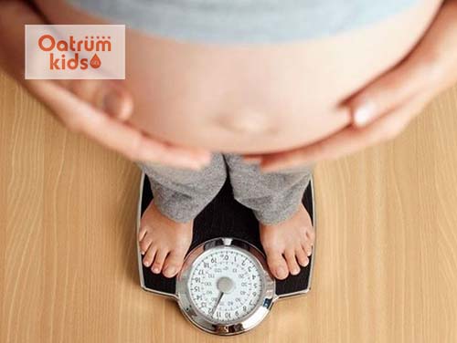  Kiểm tra cân nặng thường xuyên khi mang thai.