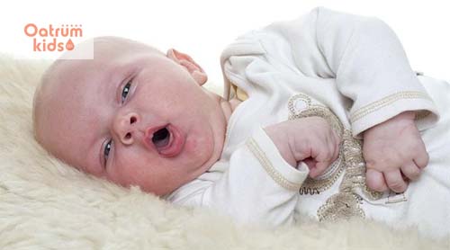  Bệnh ho gà ở trẻ sơ sinh có dấu hiệu ban đầu như cảm lạnh