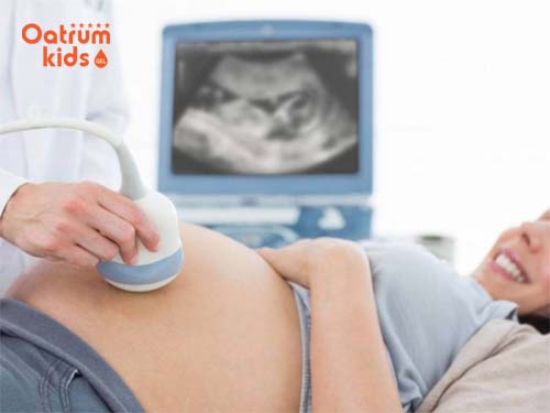 Đi khám siêu âm thai định kỳ để phát hiện sớm các bất thường của thai nhi.