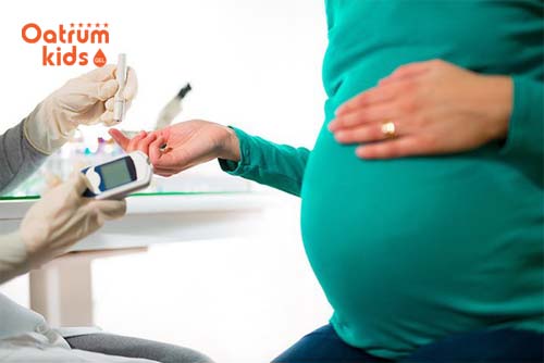 Người bị tiểu đường thai kỳ thường khát nước và đi tiểu nhiều.