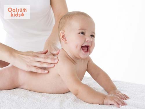  Massage sẽ giúp trẻ thấy dễ chịu hơn