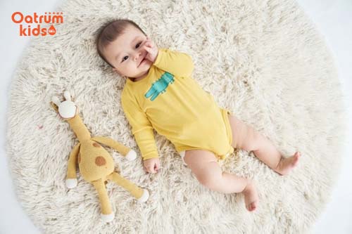 Mặc đồ thoáng mát giúp bé dễ chịu hơn