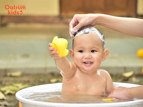 Chăm sóc da bé là yếu tố hàng đầu để đẩy lùi viêm da cơ địa ở trẻ em