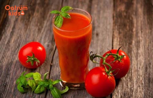 Nước cà chua cũng rất tốt cho trẻ bị mẩn ngứa
