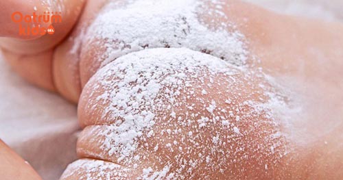 Trẻ bị hăm da vùng mông không nên dùng phấn rôm