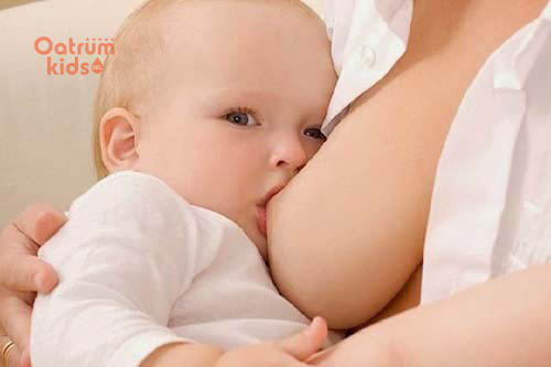  Nên dừng việc cho con bú khi đang bị nứt cổ gà